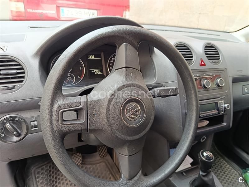 Usado VW Caddy Maxi Trendline 102 CV (75 kW) 2013 Gris / plata Monovolumen