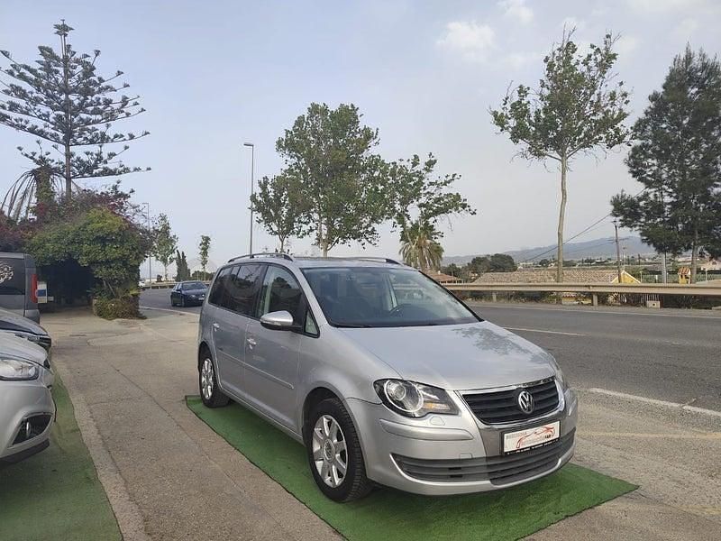 Usado VW Touran Advance 105 CV (77 kW) 2009 Gris / plata Monovolumen