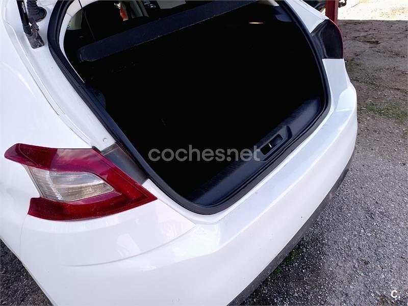 Usado Peugeot 308 Style 100 CV (73 kW) 2016 Blanco Berlina