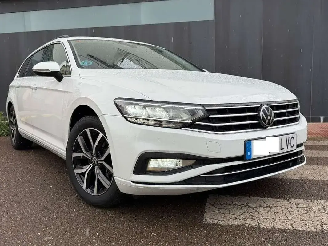 Usado VW Passat Executive 150 CV (110 kW) 2021 Blanco Familiar