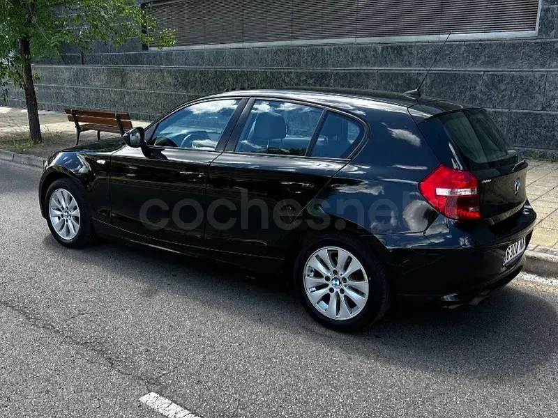 Usado BMW 116 122 CV (89 kW) 2011 Negro Utilitario
