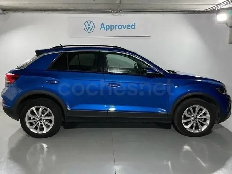 Usado VW T-Roc Life 110 CV (80 kW) 2024 Azul SUV