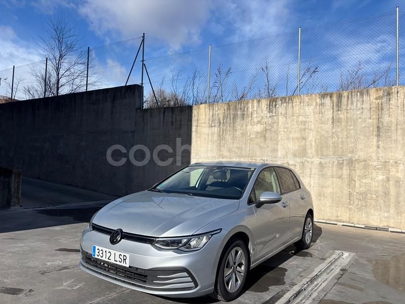 Usado VW Golf VIII Life 115 CV (84 kW) 2021 Gris / plata Berlina