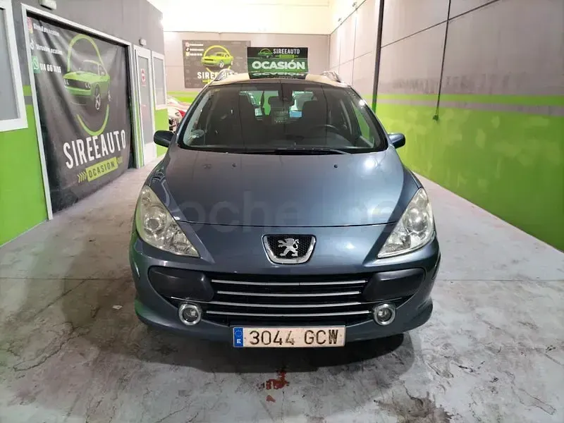 Usado Peugeot 307 110 CV (80 kW) 2008 Gris / plata Familiar