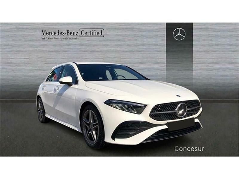 Usado Mercedes A180 AMG line 136 CV (100 kW) 2024 Blanco Berlina