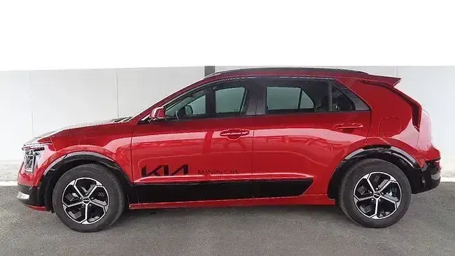 Usado Kia Niro 141 CV (103 kW) 2025 Rojo SUV