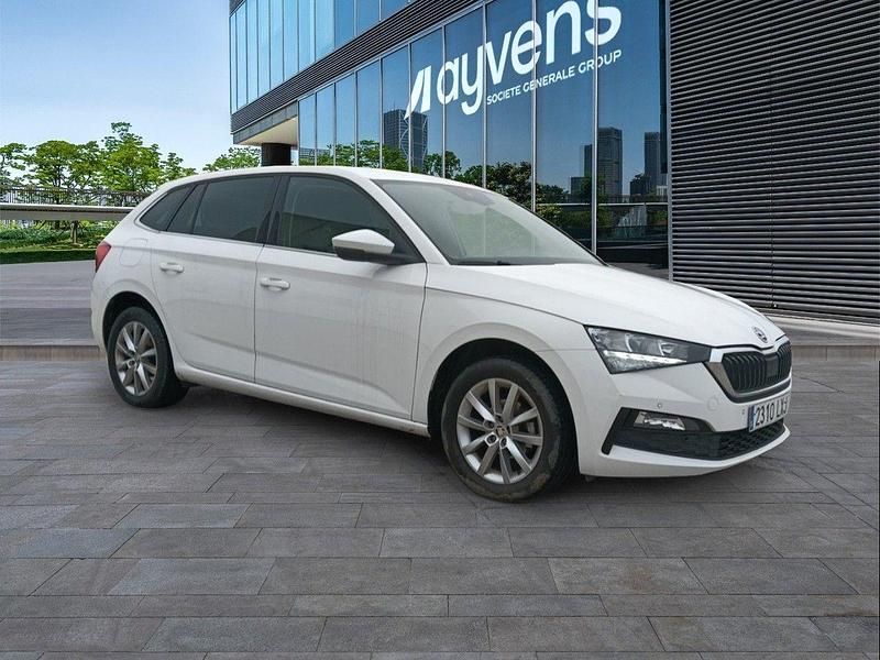 Usado Skoda Scala Ambition 95 CV (69 kW) 2022 Blanco Utilitario