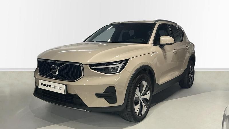 Beige Usado 2025 Volvo XC40 Core SUV | 33.900 € - Imagen 1/3