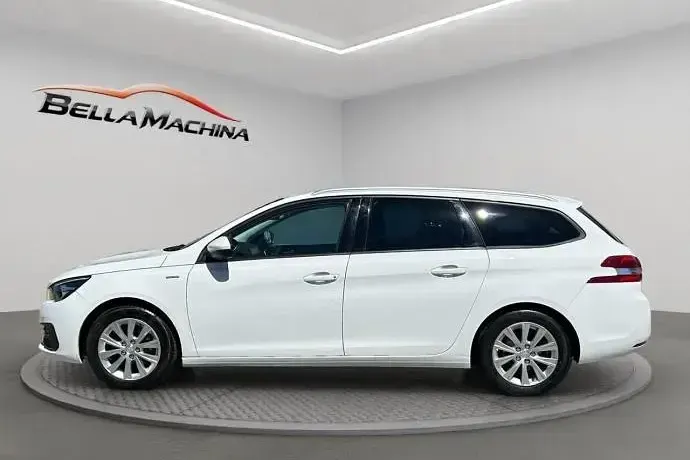 Usado Peugeot 308 SW Style 131 CV (96 kW) 2020 Blanco Familiar