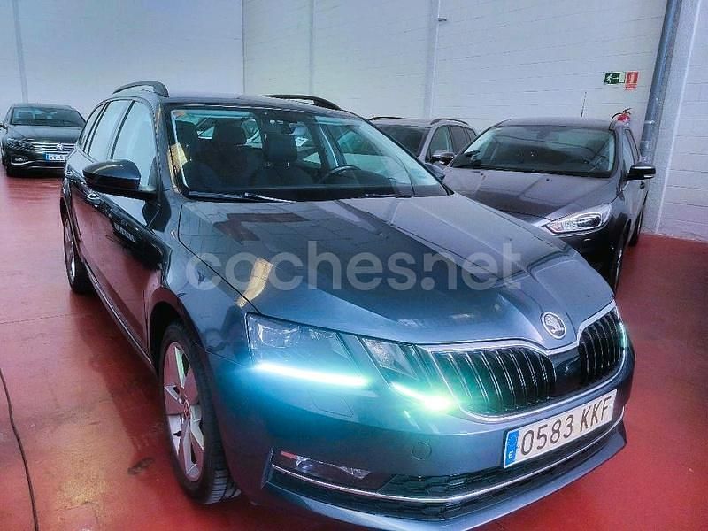 Gris / plata Usado 2018 Skoda Octavia Style Familiar | 13.999 € (Precio justo) - Imagen 1/4
