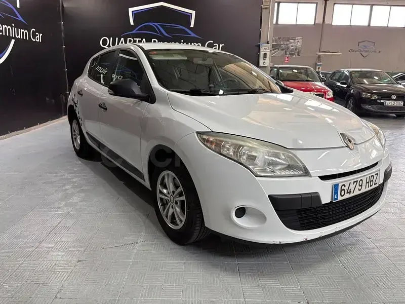 Usado Renault Mégane III 90 CV (66 kW) 2011 Blanco Berlina