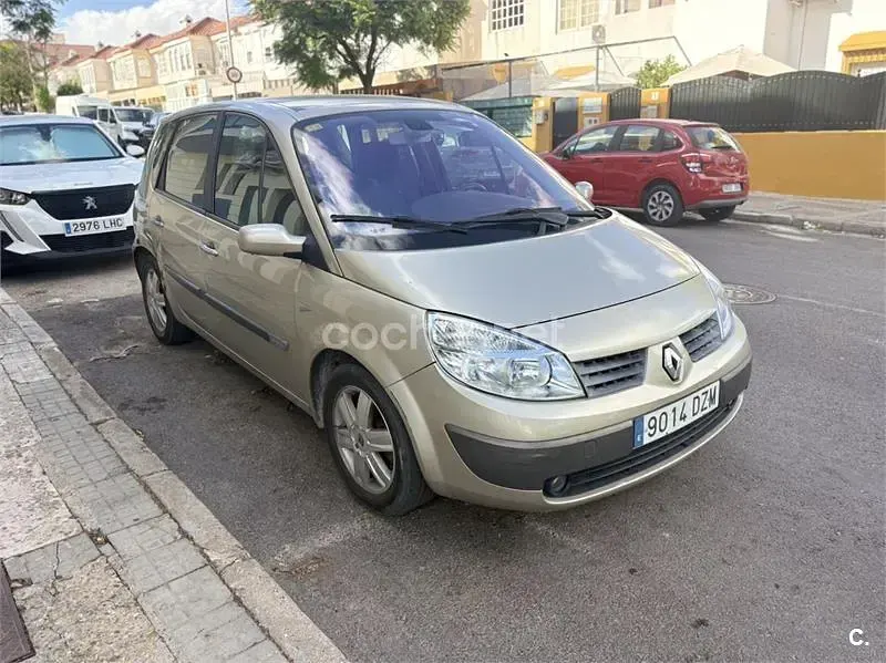 Usado Renault Scénic II Dynamique 130 CV (95 kW) 2006 Beige Monovolumen
