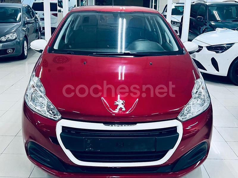Rojo Usado 2017 Peugeot 208 Access Utilitario | 7400 € (Buen precio) - Imagen 1/4