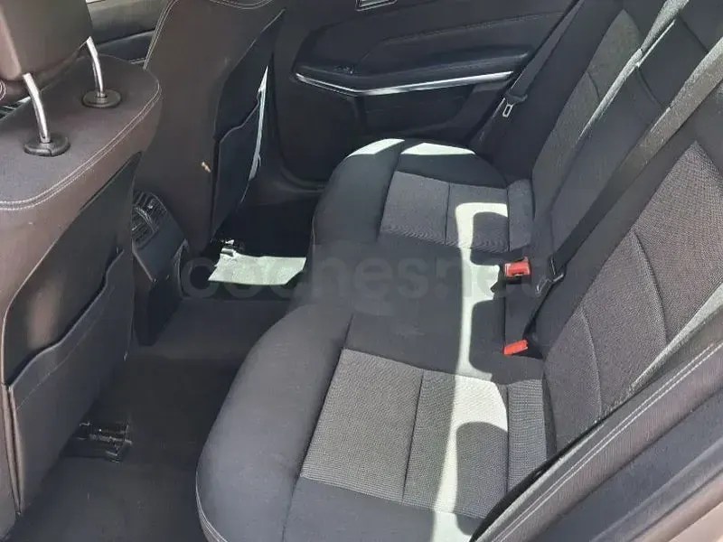 Usado Mercedes E350 Avantgarde 252 CV (185 kW) 2013 Gris / plata Berlina