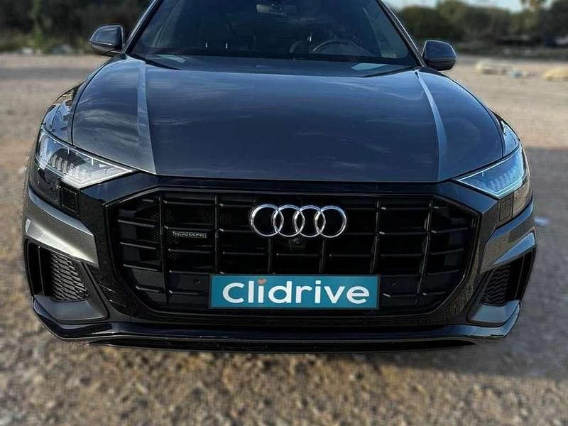 Usado Audi Q8 S-Line 286 CV (210 kW) 2020 Gris SUV
