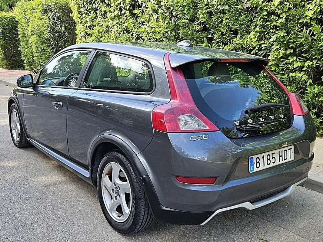 Usado Volvo C30 Momentum 115 CV (84 kW) 2011 Gris Utilitario