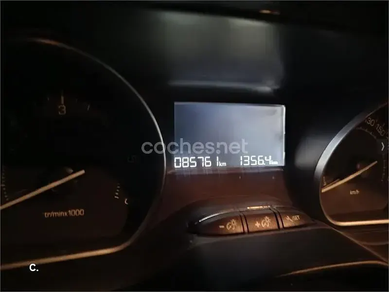 Usado Peugeot 2008 Style 100 CV (73 kW) 2016 Negro SUV