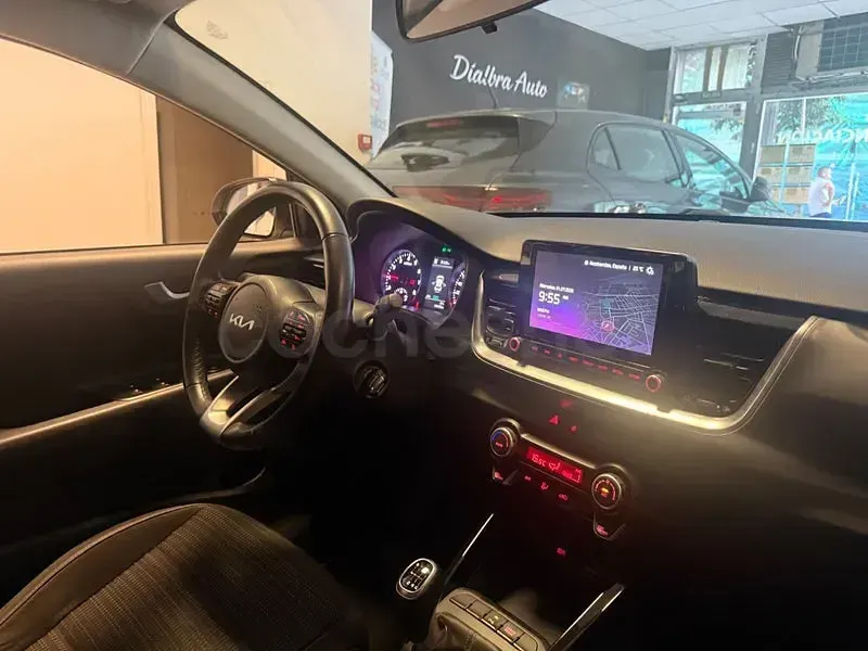 Usado Kia Stonic 120 CV (88 kW) 2022 Blanco SUV
