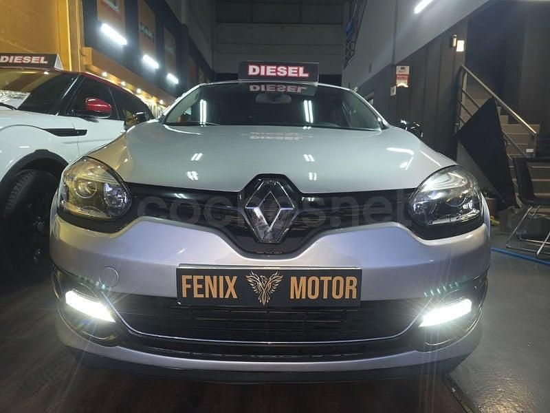 Usado Renault Mégane Bose Edition 110 CV (80 kW) 2015 Gris / plata Berlina