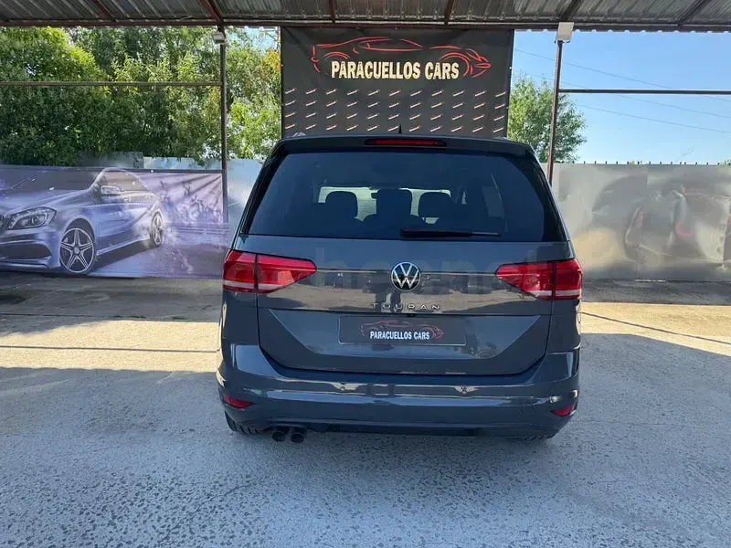 Usado VW Touran Advance 150 CV (110 kW) 2022 Gris / plata Monovolumen