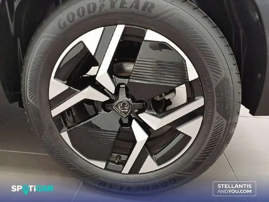 Usado Peugeot 2008 Allure 102 CV (75 kW) 2024 Gris SUV
