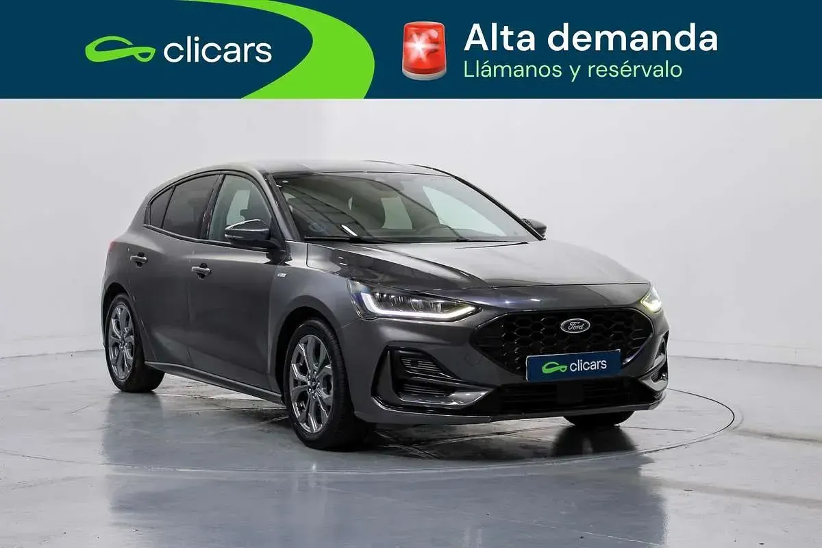 Usado Ford Focus ST-Line X 155 CV (114 kW) 2023 Gris Utilitario