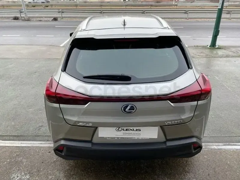 Usado Lexus UX Business Edition 184 CV (135 kW) 2022 Gris / plata SUV