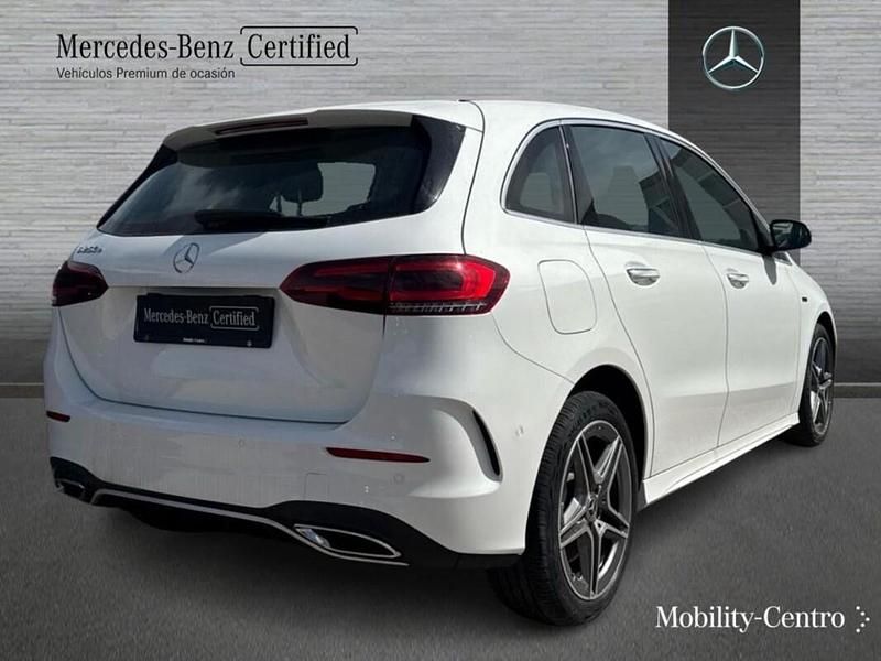 Usado Mercedes B250 AMG line 160 CV (117 kW) 2022 Blanco polar  pintura unicolor Monovolumen