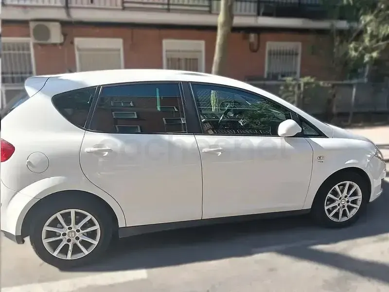 Usado Seat Altea XL Style 125 CV (91 kW) 2010 Blanco Monovolumen