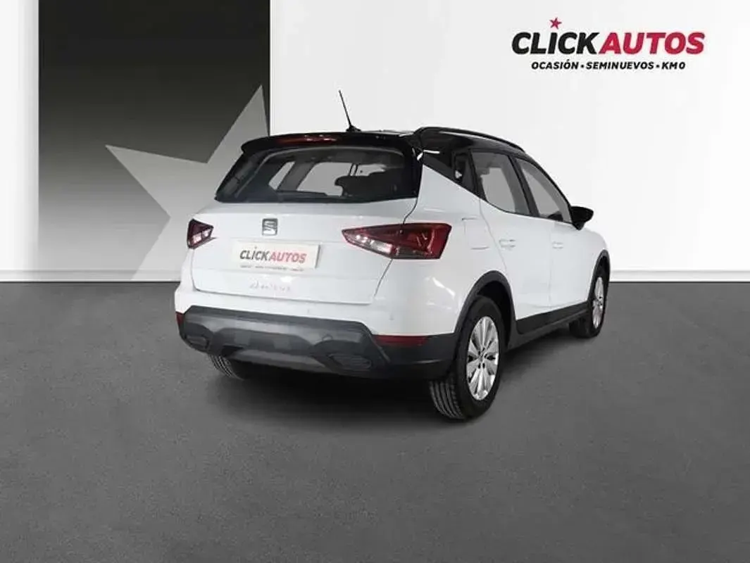Usado Seat Arona Style 111 CV (81 kW) 2022 Blanco SUV