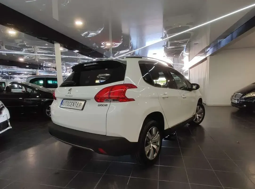 Usado Peugeot 2008 Active 82 CV (60 kW) 2013 Blanco SUV