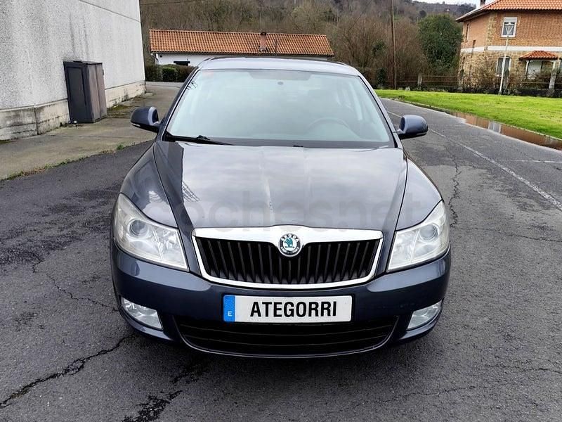 Usado Skoda Octavia Ambition 105 CV (77 kW) 2012 Gris / plata Berlina