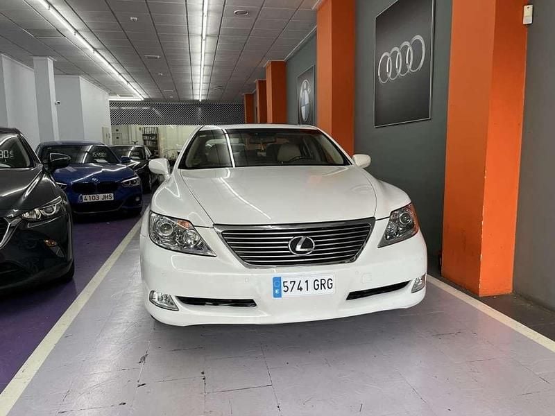 Usado Lexus LS460 Executive Line 381 CV (280 kW) 2007 Blanco Berlina