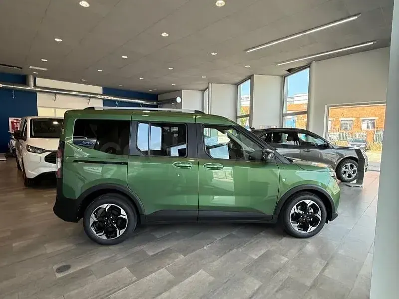 Nuevo Ford Tourneo Courier Active 125 CV (91 kW) 2026 Verde Monovolumen