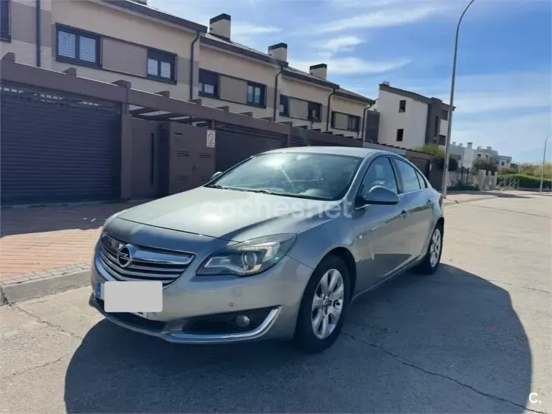 Usado Opel Insignia Selective 163 HP (119 kW) 2015 Cinzento Sedan