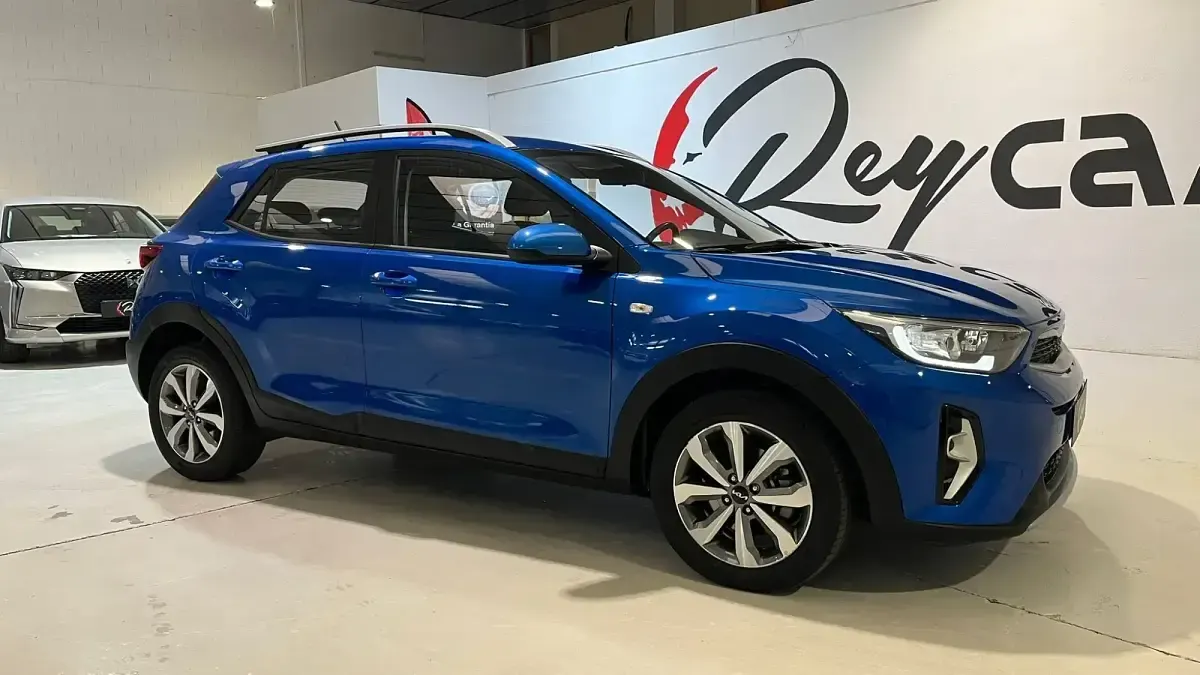 Usado Kia Stonic 100 CV (73 kW) 2023 Azul SUV