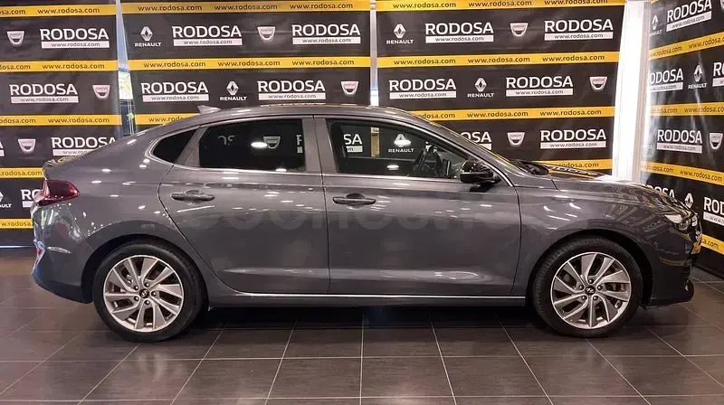 Usado Hyundai i30 136 CV (100 kW) 2020 Gris / plata Berlina