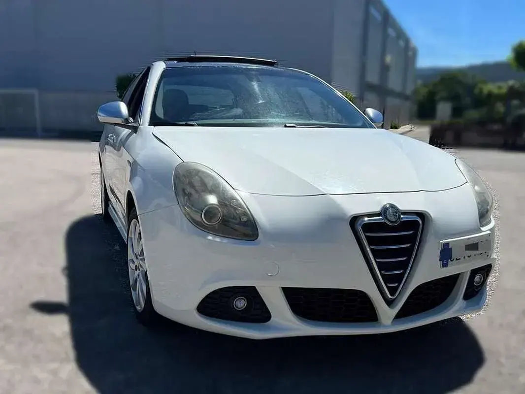 Usado Alfa Romeo Giulietta Distinctive 105 CV (77 kW) 2011 Blanco Utilitario