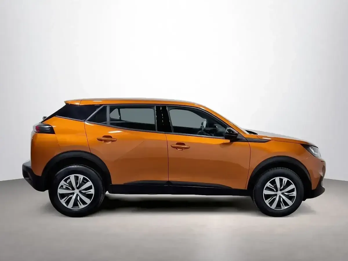 Usado Peugeot 2008 Active 131 CV (96 kW) 2023 Naranja SUV