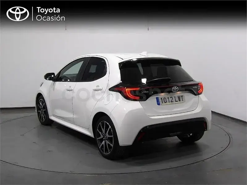 Usado Toyota Yaris Hybrid Style 116 CV (85 kW) 2022 Blanco Berlina