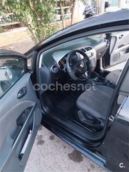 Negro Usado 2010 Seat Leon Style Berlina | 3800 € (Precio justo) - Imagen 1/4
