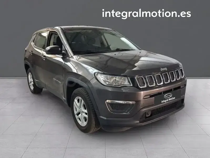 Usado Jeep Compass Longitude 140 CV (102 kW) 2018 Gris / plata SUV