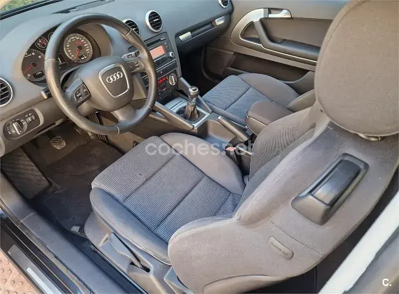 Usado Audi A3 Attraction 125 CV (91 kW) 2011 Negro Utilitario