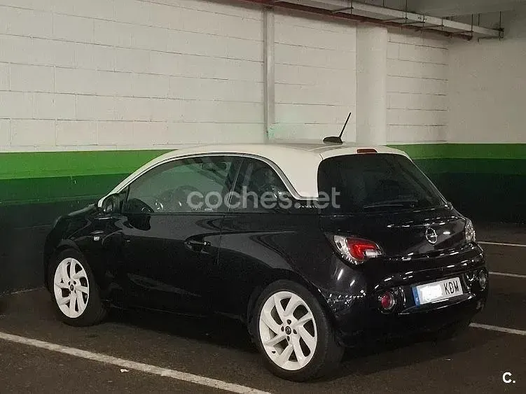 Usado Opel Adam Rocks 115 CV (84 kW) 2017 Negro Utilitario