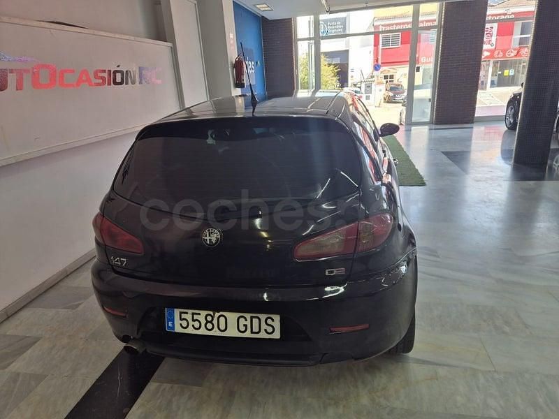 Usado Alfa Romeo 147 170 CV (125 kW) 2008 Violeta / lila Utilitario