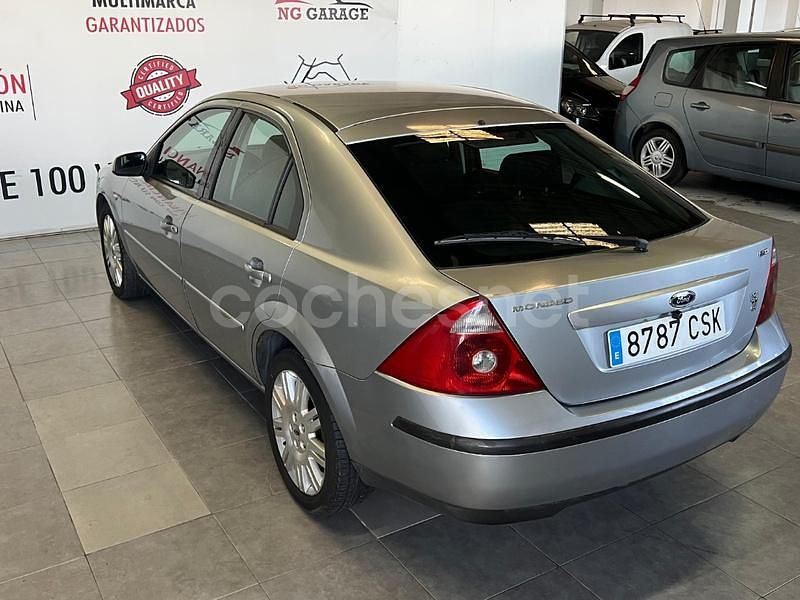 Usado Ford Mondeo Ghia 130 CV (95 kW) 2004 Gris / plata Berlina