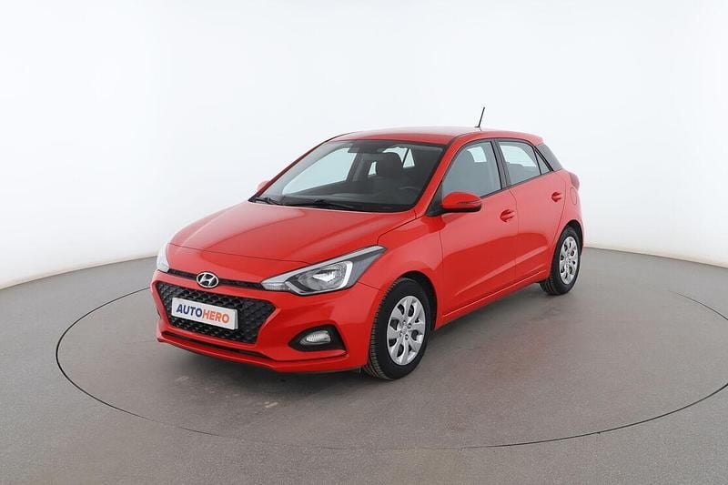 Usado Hyundai i20 75 CV (55 kW) 2018 Rojo Utilitario