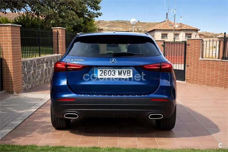Usado Mercedes GLA250 218 CV (160 kW) 2024 Azul SUV