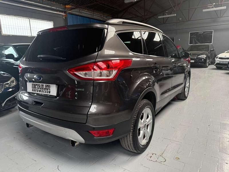 Usado Ford Kuga Trend 150 CV (110 kW) 2015 Gris SUV