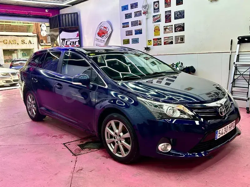 Usado Toyota Avensis Advance 124 CV (91 kW) 2013 Azul Familiar